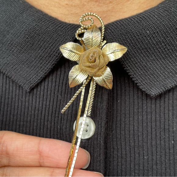 Gold Flower Style Bolo Necklace - Picture 3 of 13